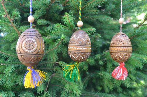 Oeufs de Pâques fait main Décoration intérieure Suspension décorative bois frêne - MADEheart.com