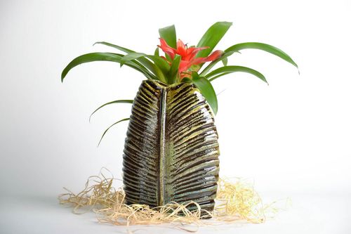 9 inches tall handmade clay vase in the shape of Palm Leaf 2 lb - MADEheart.com