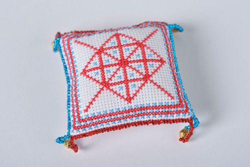 Alfiletero de tela hecha a mano inusual cosa para costura almohadilla para aguja - MADEheart.com
