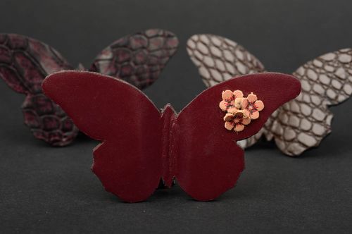 Broche originale faite main Bijou en cuir naturel papillon Cadeau femme - MADEheart.com
