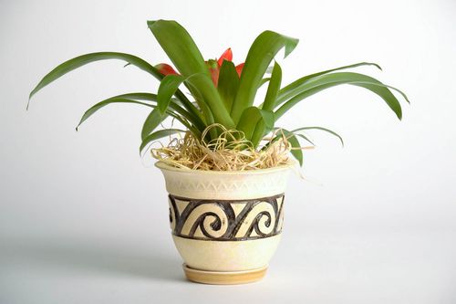 Pot à fleurs fait main en céramique - MADEheart.com