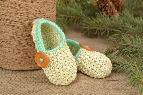 Crochet shoes for babies - MADEheart.com