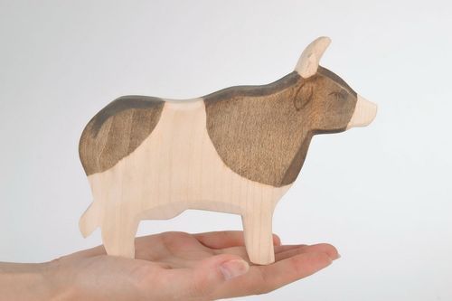 Estatueta de madeira de carvalho Pequena vaca - MADEheart.com