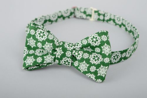 Green fabric bow tie with snowflakes - MADEheart.com