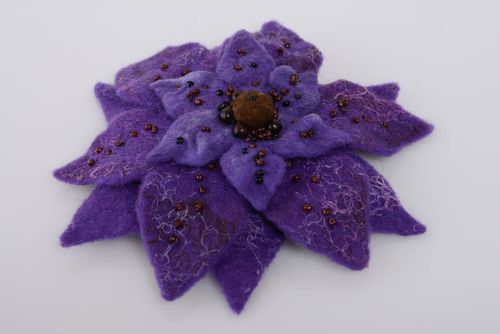 Barrette grande fleur violette en laine feutrée faite main originale design - MADEheart.com