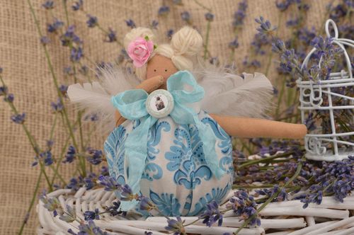 Poupée ange en tissu coton faite main en robe bleu ciel déco à suspendre - MADEheart.com