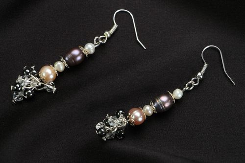 Glänzende Ohrringe aus Perlen - MADEheart.com