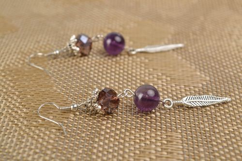 Boucles doreilles avec néphrite et cristal faites main pendantes élégantes - MADEheart.com