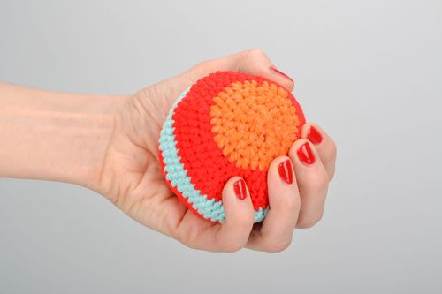 Giocattolo a maglia fatto a mano pupazzo morbido da bambini a uncinetto pallone - MADEheart.com