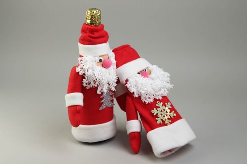 Copribottiglia fatto a mano a forma di babbo natale accessorio Natale 2 pezzi - MADEheart.com