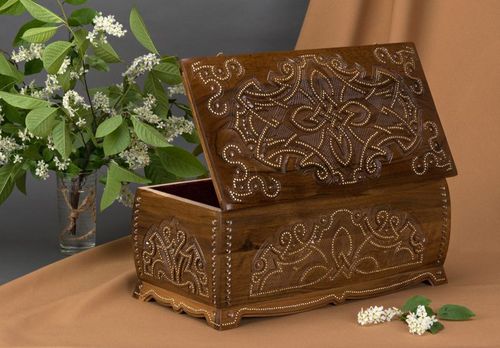 Caja de madera tallada - MADEheart.com