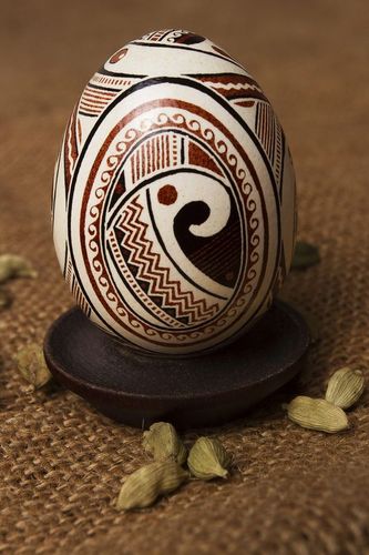 Huevo de Pascua pintado a mano - MADEheart.com