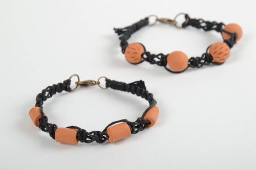 Bracelets tressés Bijoux fait main noirs avec perles Accessoire femme 2 pièces - MADEheart.com