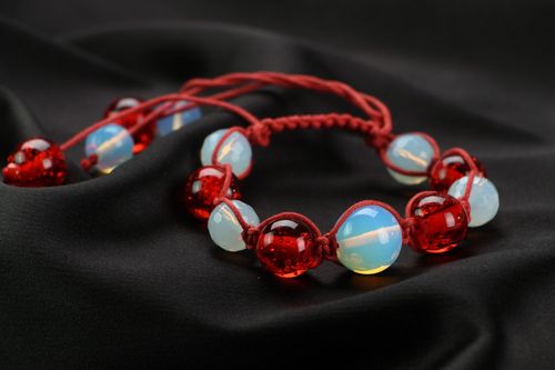 Bracelet tressé rouge et blanc fait main - MADEheart.com