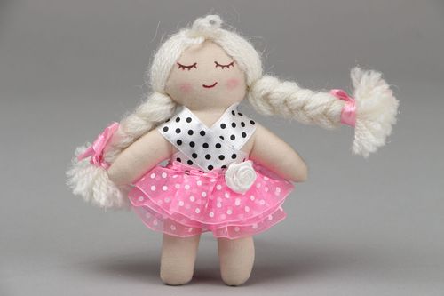 Muñeca de peluche blanda - MADEheart.com