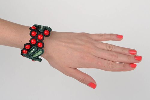 Bracelet fait main design original avec perles technique soutache avec pierre - MADEheart.com