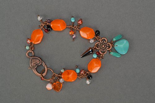 Glasperlen Armband in Orange schön originell handgemacht Designer Accessoire  - MADEheart.com