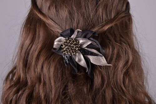 Gancho de cabelo-broche feito de couro Meteor - MADEheart.com