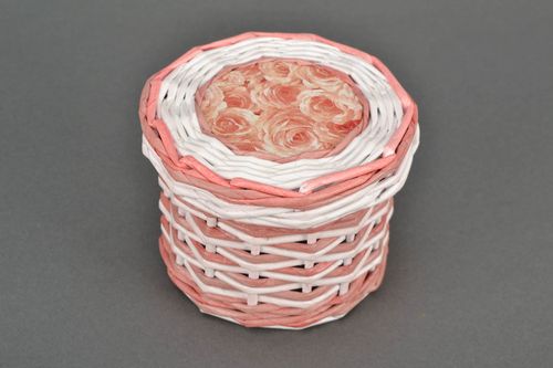 Round woven newspaper basket with lid Bouquet of Roses - MADEheart.com