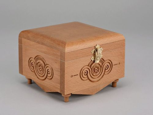 Wooden box with a latch - MADEheart.com