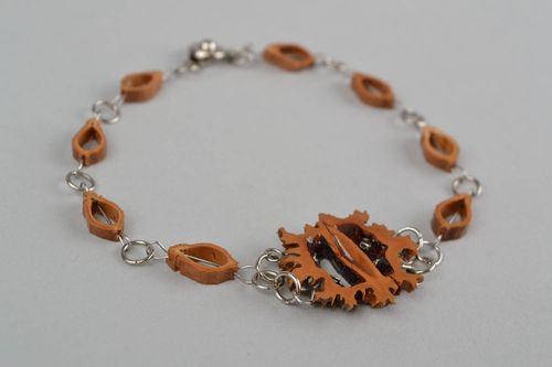 Bracelet original Bijoux fait main en noyaux de fruits Accessoire femme - MADEheart.com