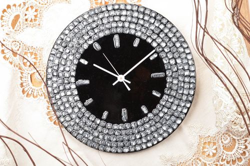Reloj de cristal en técnica de vitrofusión artesanal redondo negro elegante - MADEheart.com