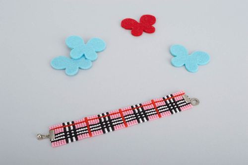 Beaded pink and black color line bracelet for girls  - MADEheart.com