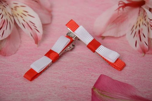 Beautiful tender nice red and white 2 hair clips set hand made of rep ribbons - MADEheart.com