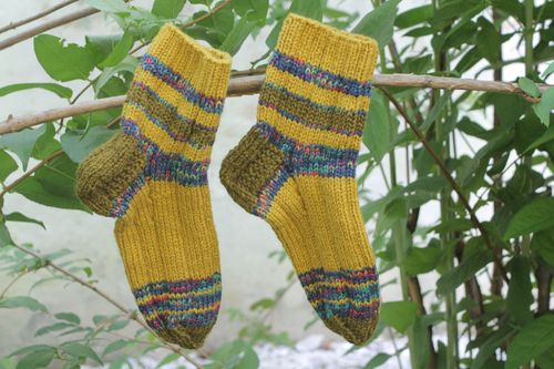 Chaussettes tricot main chaudes rayées  - MADEheart.com