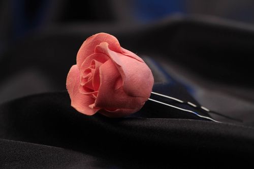 Шпилька для волос из полимерной глины с розой розовой ручной работы женская - MADEheart.com