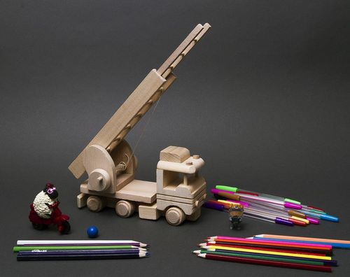 Autopompa giocattolo fatta a mano giocattolo di legno naturale da bambino - MADEheart.com