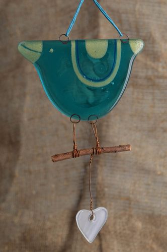 Deko Anhänger aus Glas in Blau für Haus in Form vom Vogel schön handgemacht - MADEheart.com