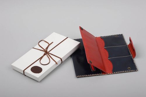 Portefeuille en cuir naturel fait main design original accessoire noir rouge - MADEheart.com