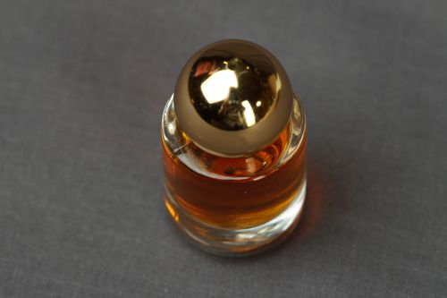 Perfume natural num pequeno frasco - MADEheart.com