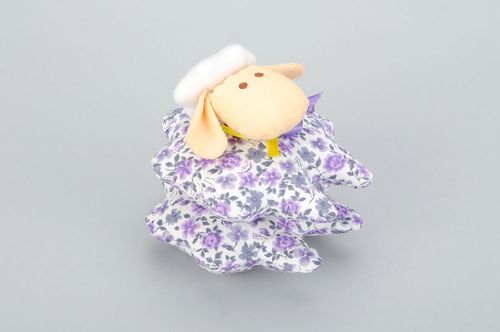 Oveja con ropa de color lila - MADEheart.com