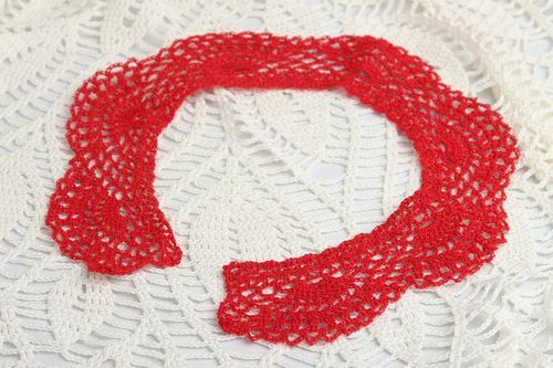 Col tricoté fait main Bijou original rouge Accessoires tricot rouge design - MADEheart.com