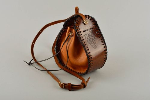 Sac bandoulière fait main Sac femme forme originale Accessoire cuir design - MADEheart.com