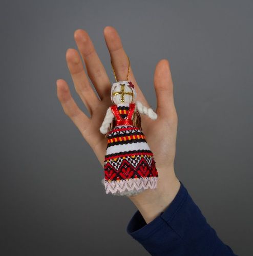 Bambola etnica di stoffa fatta a mano Amuleto talismano Bambola a maglietta - MADEheart.com