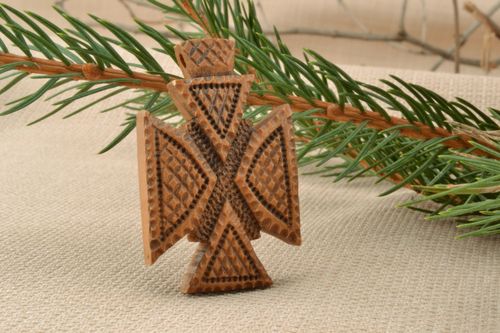 Croce di legno fatta a mano crocetta intagliata originale in legno unica - MADEheart.com