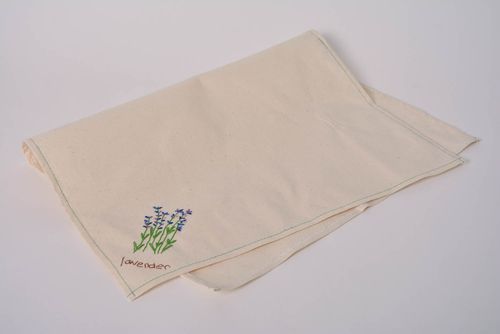 Тканевое полотенце из полульна с ручной вышивкой ручной работы Лаванда - MADEheart.com