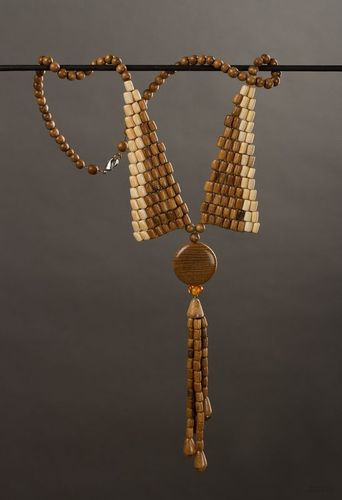 Perlenkette aus Holz - MADEheart.com