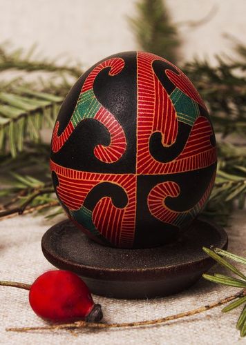 Painted Easter egg - MADEheart.com