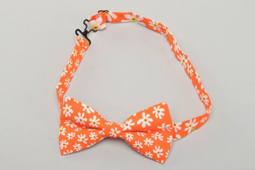 Nœud papillon en tissu de coton orange à fleurs blanches fait main mode - MADEheart.com