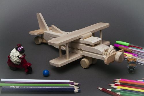 Hölzernes Spielzeug Flugzeug - MADEheart.com
