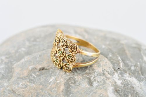 Ungewöhnlicher Messing Schmuck handmade Ring am Finger Mode Accessoire stilvoll - MADEheart.com