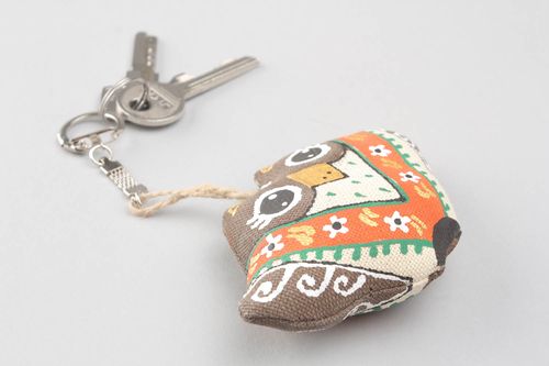 Chaveiro para chaves feito de tecido pintado à mão e processado com baunilha - MADEheart.com