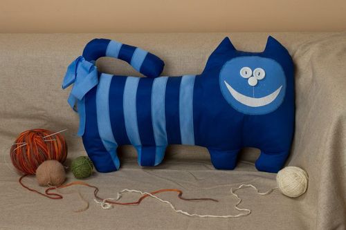 Großes Kuschelkissen Kinderspielzeug blaue Katze - MADEheart.com
