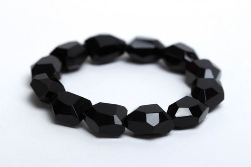 Bracelet fait main design Bijoux en verre noir Accessoire pour femme original - MADEheart.com