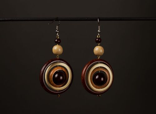 Beautiful wooden earrings - MADEheart.com
