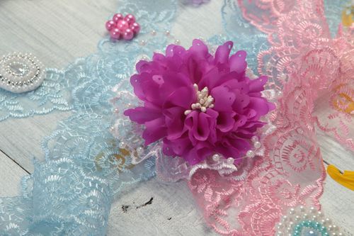 Сиреневая заколка для волос с цветком из ткани в технике гильоширования - MADEheart.com